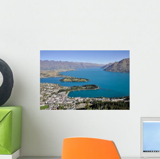 Queenstone and Wakatipu lake, New Zealand 