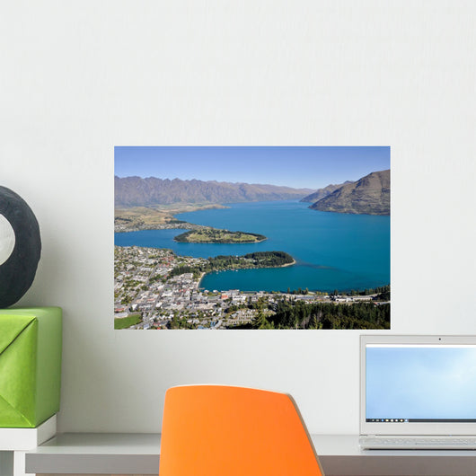 Queenstone and Wakatipu lake, New Zealand 