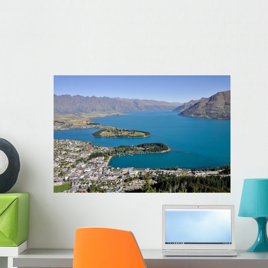 Queenstone and Wakatipu lake, New Zealand 