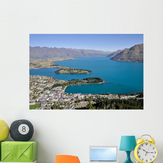 Queenstone and Wakatipu lake, New Zealand 