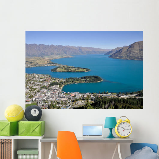 Queenstone and Wakatipu lake, New Zealand 