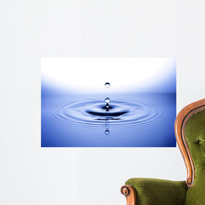 Wassertropfen Tropfen shown on a wall