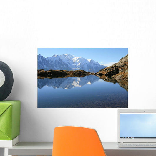 Lac de montagne Wall Mural
