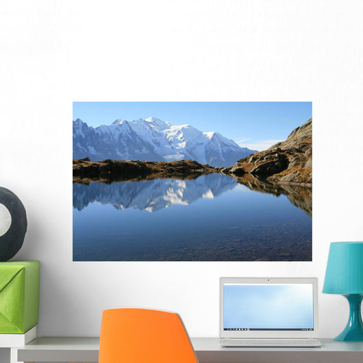 Lac de montagne Wall Mural