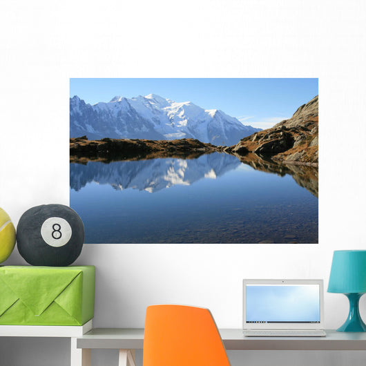 Lac de montagne Wall Mural