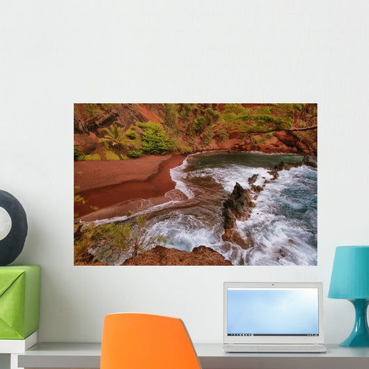 Kaihalulu red sand beach 