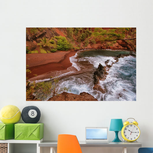 Kaihalulu red sand beach 