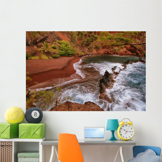 Kaihalulu red sand beach 