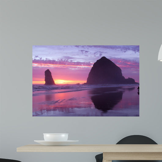 Haystack Rock at Cannon Beach, Oregon on the Pacific Coast. 