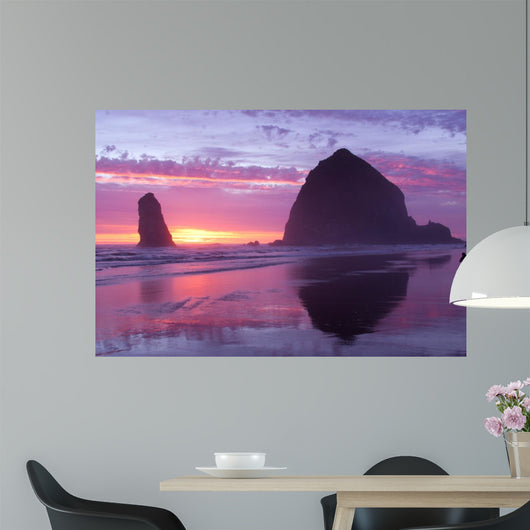 Haystack Rock at Cannon Beach, Oregon on the Pacific Coast. 