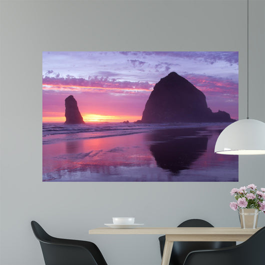 Haystack Rock at Cannon Beach, Oregon on the Pacific Coast. 