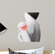 Pain in the women's shoulder 