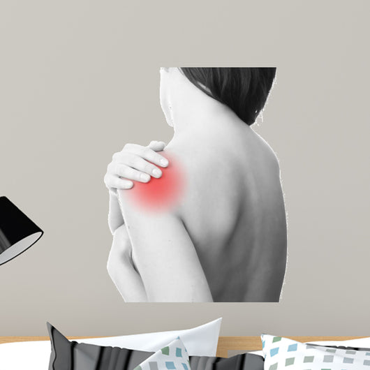 Pain in the women's shoulder 