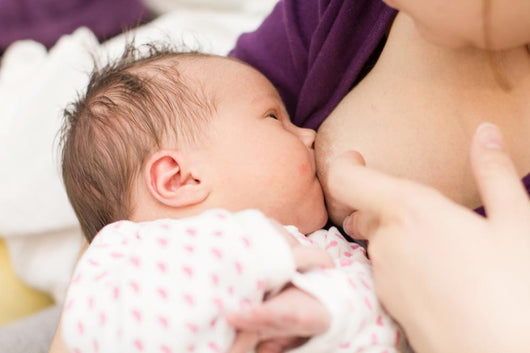  breastfeeding newborn baby 