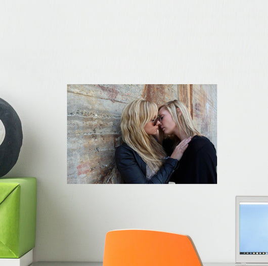 women flirting Wall Mural
