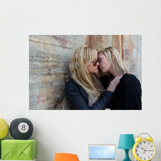 women flirting Wall Mural