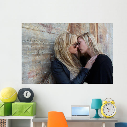 women flirting Wall Mural