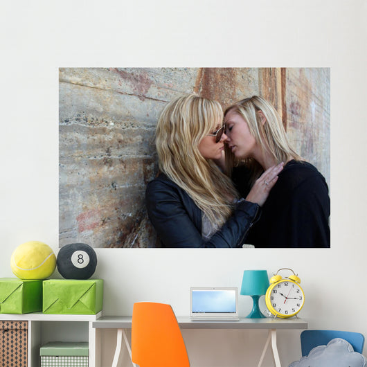 women flirting Wall Mural