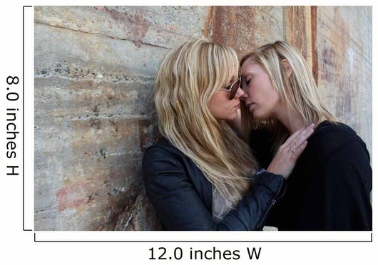 women flirting Wall Mural