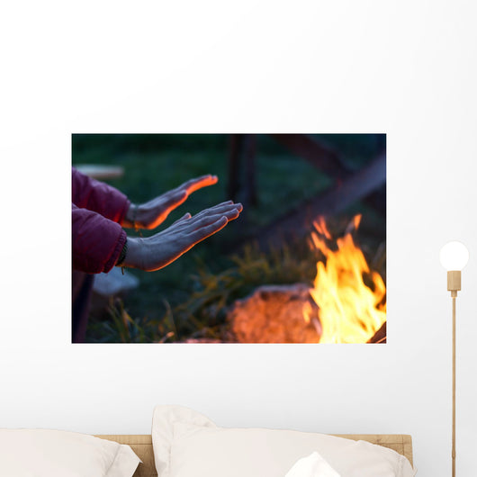 warming hands Wall Mural
