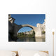 Plongeur, bras levÃ©s, sur le pont de Mostar en Bosnie. Wall Mural