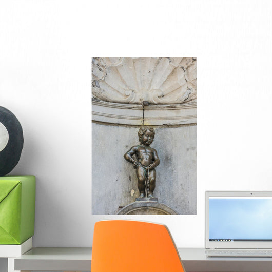 Manneken Pis sculpture in Brussels, Belgium Wall Mural