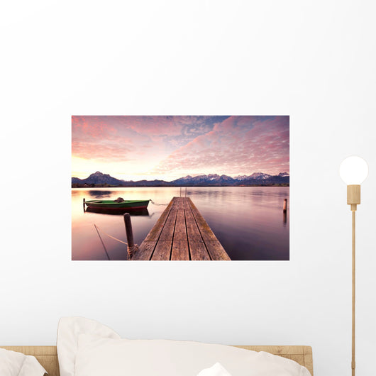 einsames Boot am Steg Wall Decal