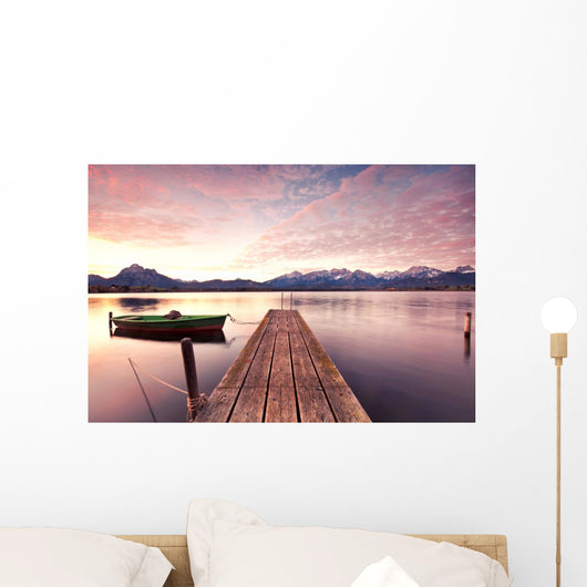 einsames Boot am Steg Wall Decal