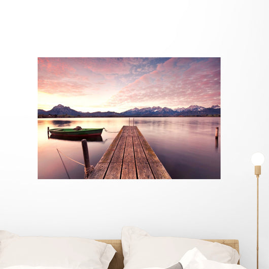 einsames Boot am Steg Wall Decal