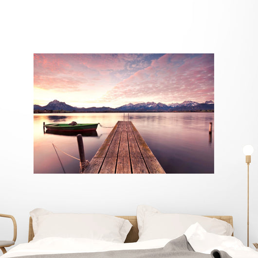 einsames Boot am Steg Wall Decal