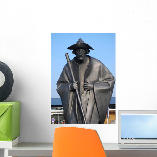 Statue Pelerin Wall Decal