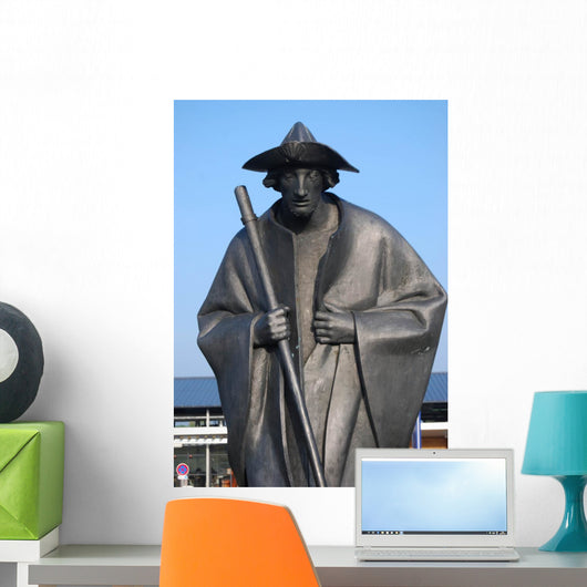 Statue Pelerin Wall Decal