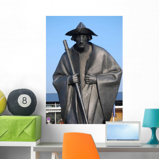 Statue Pelerin Wall Decal