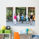 Kinder laufen auf dem Schulhof Wall Mural