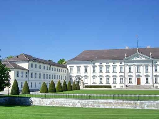 Schloss Bellevue Lawn Wall Decal
