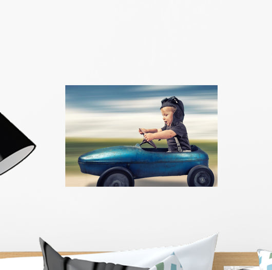 kleiner Junge im Tretauto Wall Decal