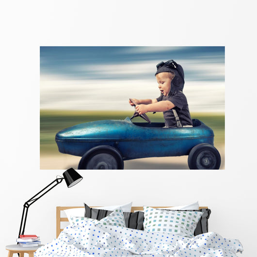 kleiner Junge im Tretauto Wall Decal