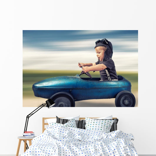 kleiner Junge im Tretauto Wall Decal
