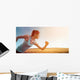 Joggerin l&auml;uft in sommer sonnenuntergang Wall Decal