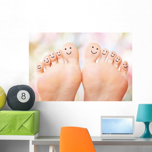 schÃ¶ne FÃ¼ÃŸe mit lachenden Gesichtern Wall Mural