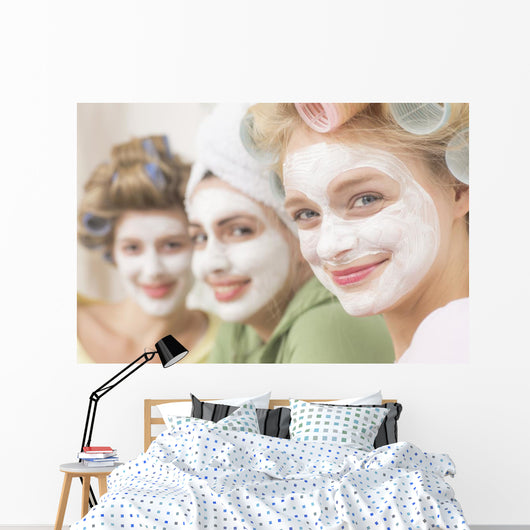 Junge Frau Mir Grossen Wall Decal