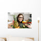 Teenager Umarmt Obst Und Wall Decal