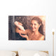 Junge Frau Benutzt Shampoo Wall Decal