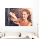Junge Frau Benutzt Shampoo Wall Decal