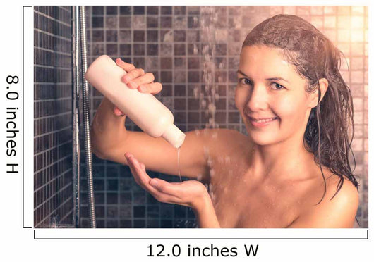 Junge Frau Benutzt Shampoo Wall Decal
