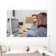 Geschaftsmann Erklart Seiner Kollegin Wall Decal