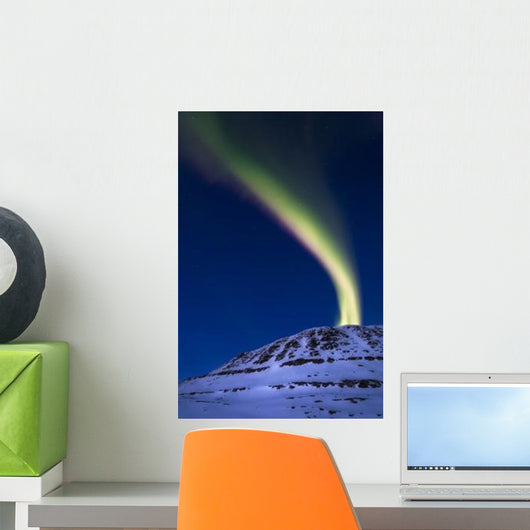 Aurora Borealis Shooting up Wall Mural