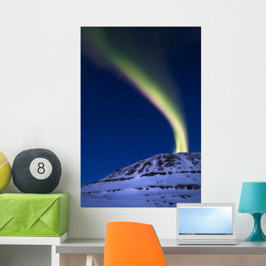 Aurora Borealis Shooting up Wall Mural