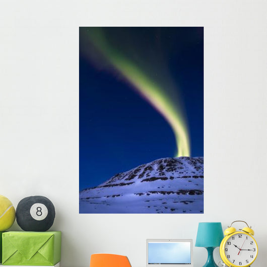 Aurora Borealis Shooting up Wall Mural