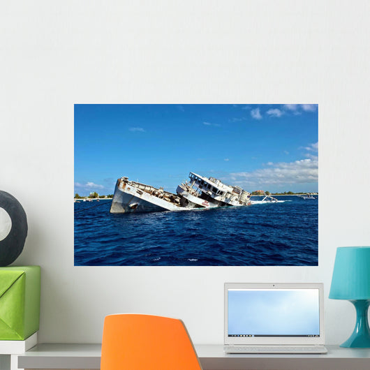 Sinking Uss Kittiwake Grand Wall Decal